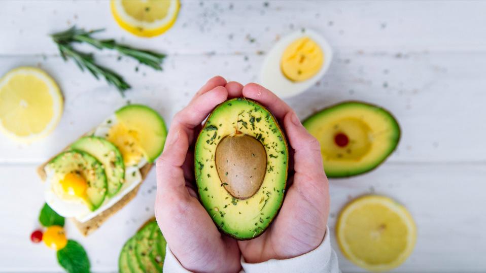 牛油果营养丰富、好处多，但有4类人不要“随便吃”，早做了解