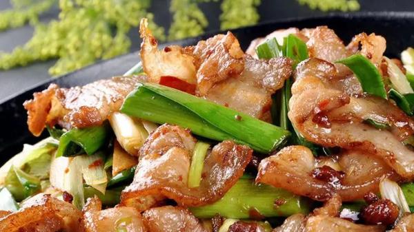 回锅肉最重要的就是细节，越是简单的菜，越是要用心去做