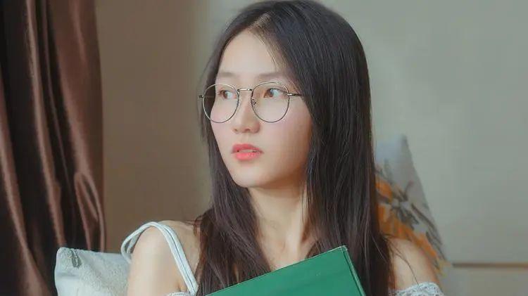 母亲想让女儿复读当老师，女儿竟报警反抗，师范类专业不香了？