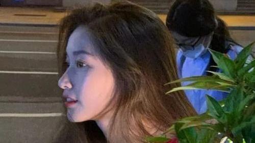 璟美国际：用化妆棉卸除眼部彩妆，化妆棉没有残留的颜色就干净了