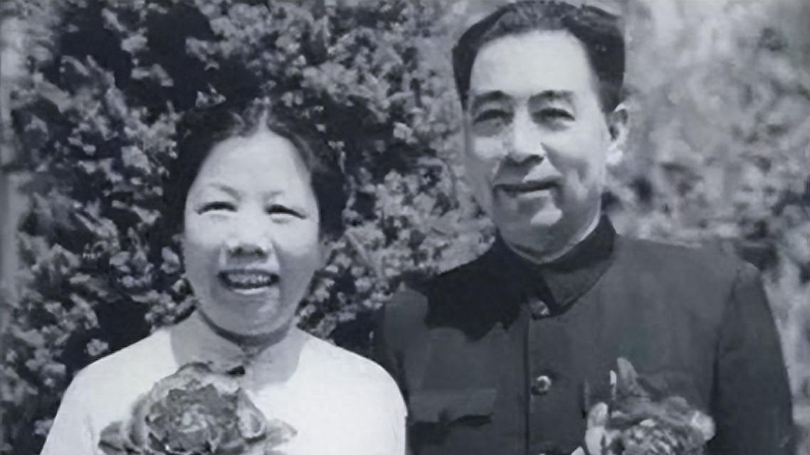 周总理被癌症缠身，解剖报告令人动容，罗瑞卿哭着说：我不该骗您