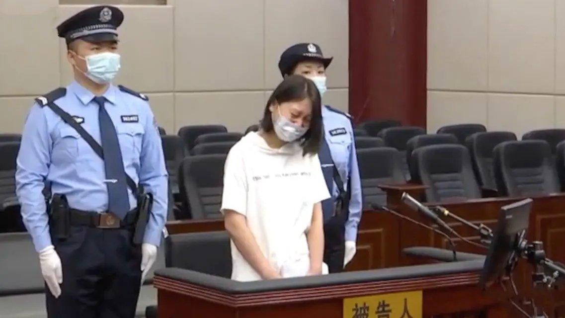 劳荣枝的律师存在大问题，不是辩护有问题，是立场和大原则有问题