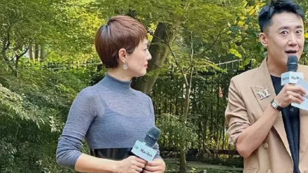 马伊琍现身杭州捞金，穿透视装皱纹多被嘲似大妈，网友：又老又垂