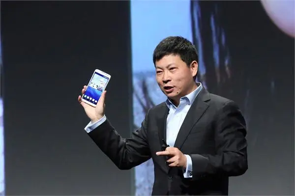 连续2个月霸榜！国产机“遮羞布”被撕碎，余承东：苹果吃太饱了