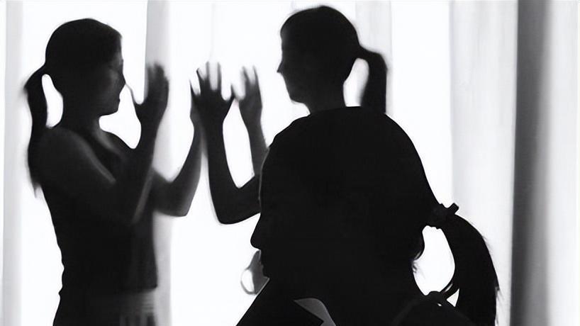 25岁女子拒绝强奸，致男子器官折断失血而死，法院：判三年赔8万