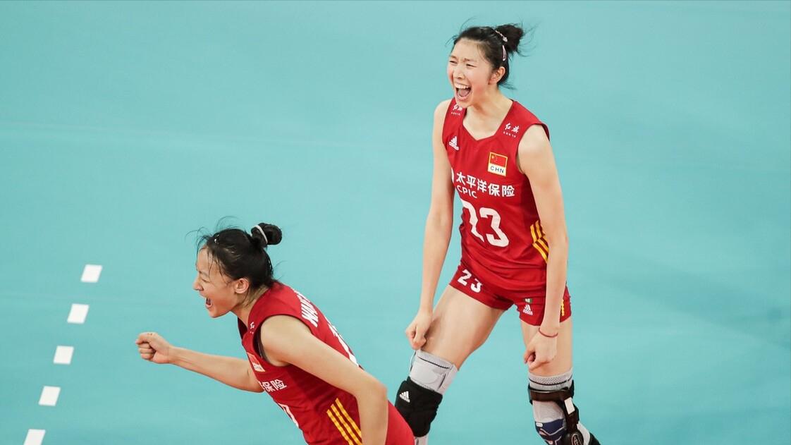 中国二队的出场名单终于出来了！吴梦洁出人意料地成了替补席，留美前锋成了稳定的一员