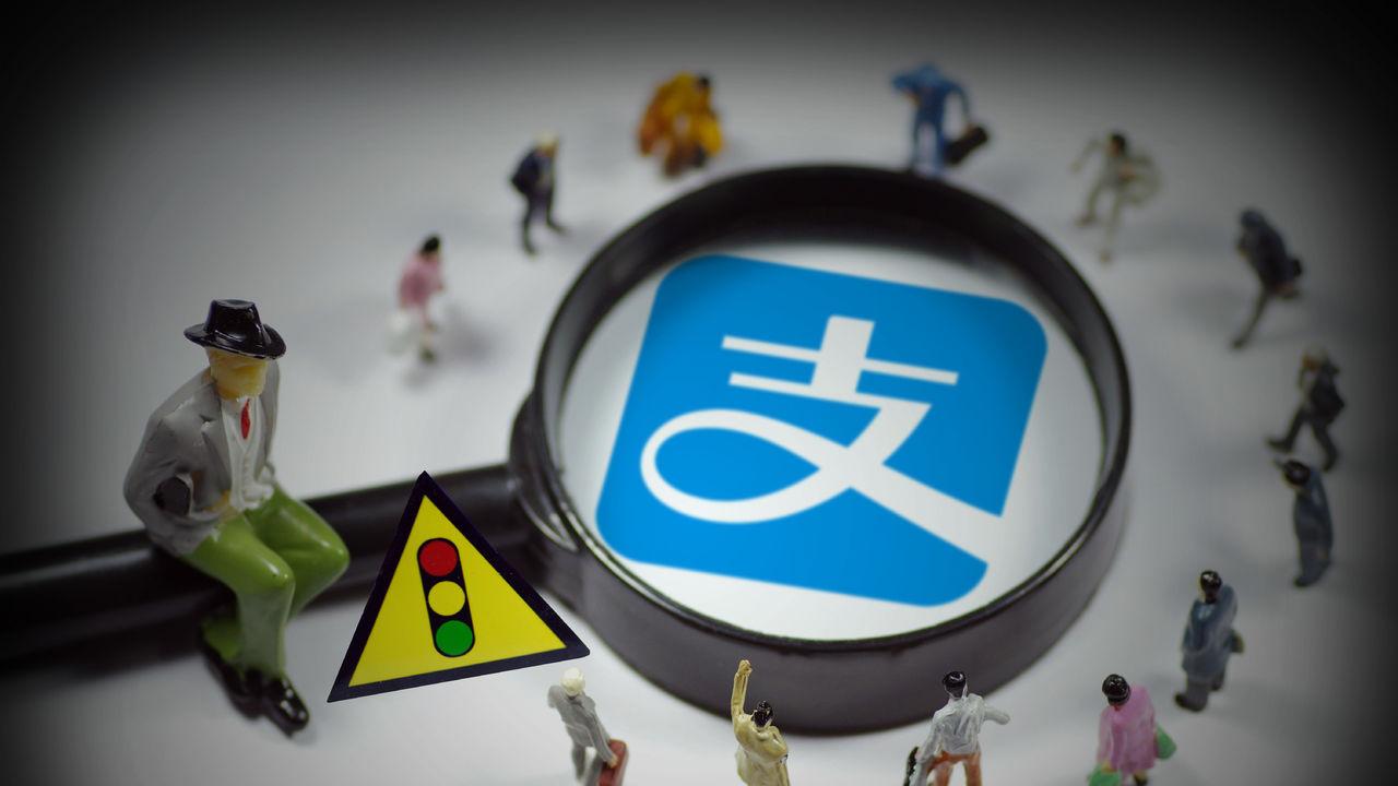 花呗的“套路”被发现？年轻人纷纷选择关闭花呗，究竟是为什么？