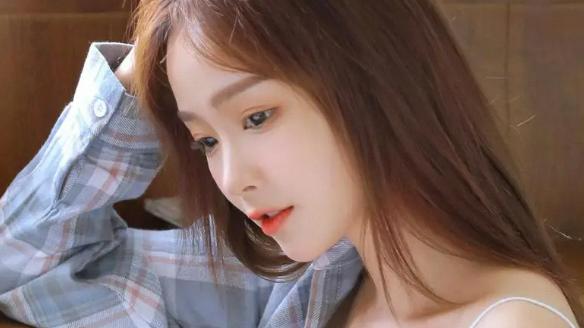 结婚前，谈了七年的男友为一个又丑又疯的女人和我分手了