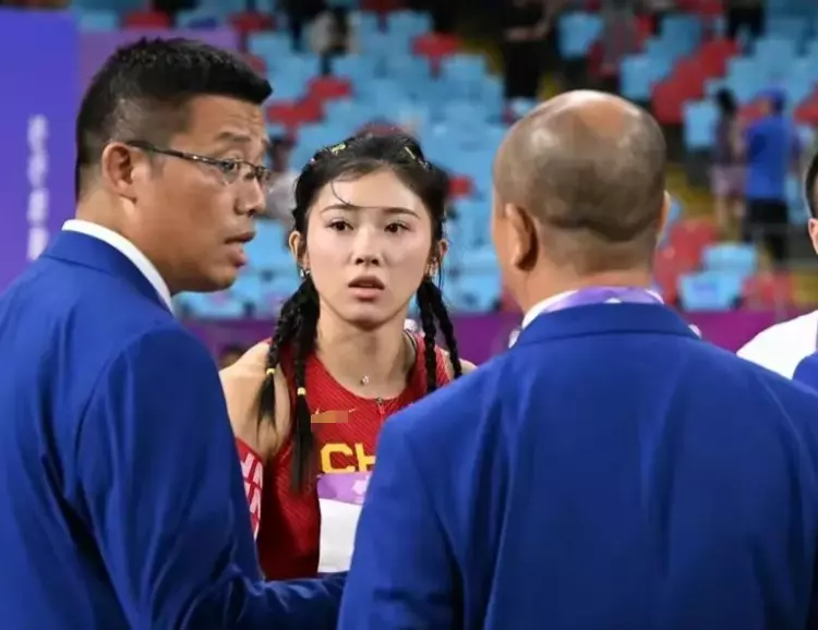 吴艳妮抢跑后失去代言，合作商删除信息撇清关系，网友：骄兵必败