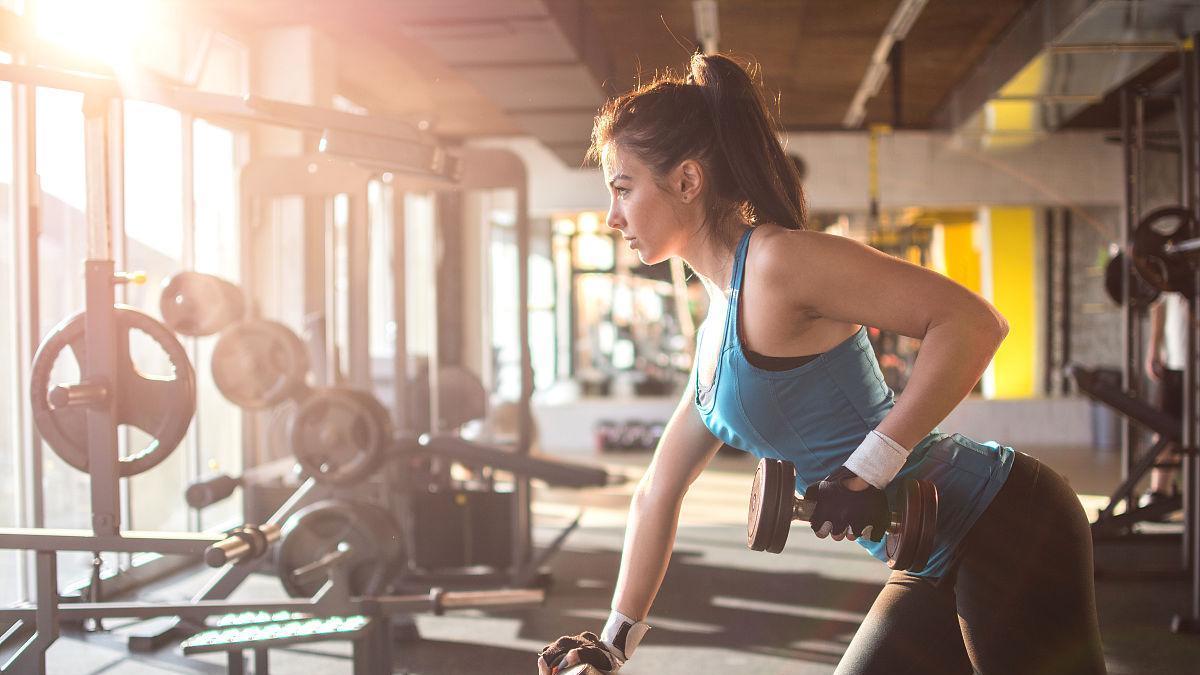 运动|35岁后的女人，每天少吃多动，还是粗腰大肚子，2个方法帮你改变