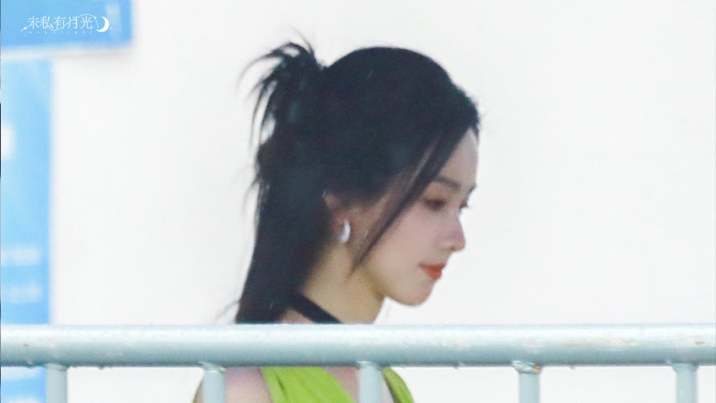 陈都灵今日的穿搭灵感