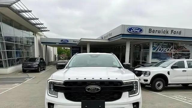 速度与激情！全新一代福特撼路者3.0T+V6引擎引领越野运动新时代！