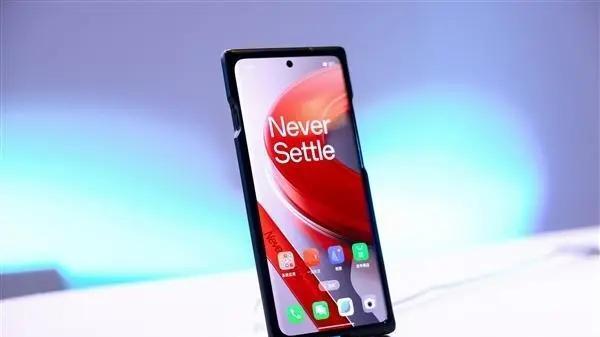 卢伟冰疑碰瓷一加，李杰强势回应：一加Ace3吊打K70