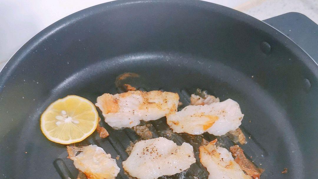 柠香龙利鱼，酸爽透口，香气四溢，美味撩人，一吃难以忘怀的海鲜饕餮