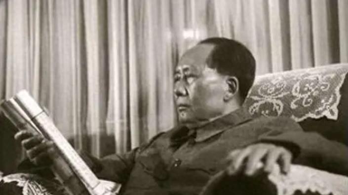 1949年罗瑞卿突然被召唤，一道密令让他为难，主席：天塌了我顶着