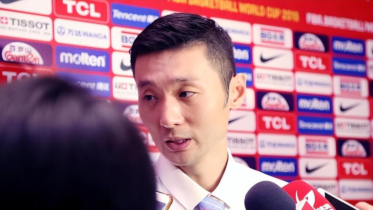 最新消息，中国男篮大胜同曦，张镇麟全场最佳，刘炜采访暗讽杜锋