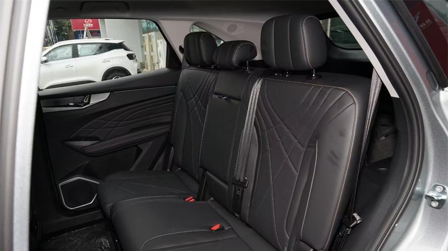 最低不到10万，配水晶档把+12.8寸大屏，起步197马力，带终身质保