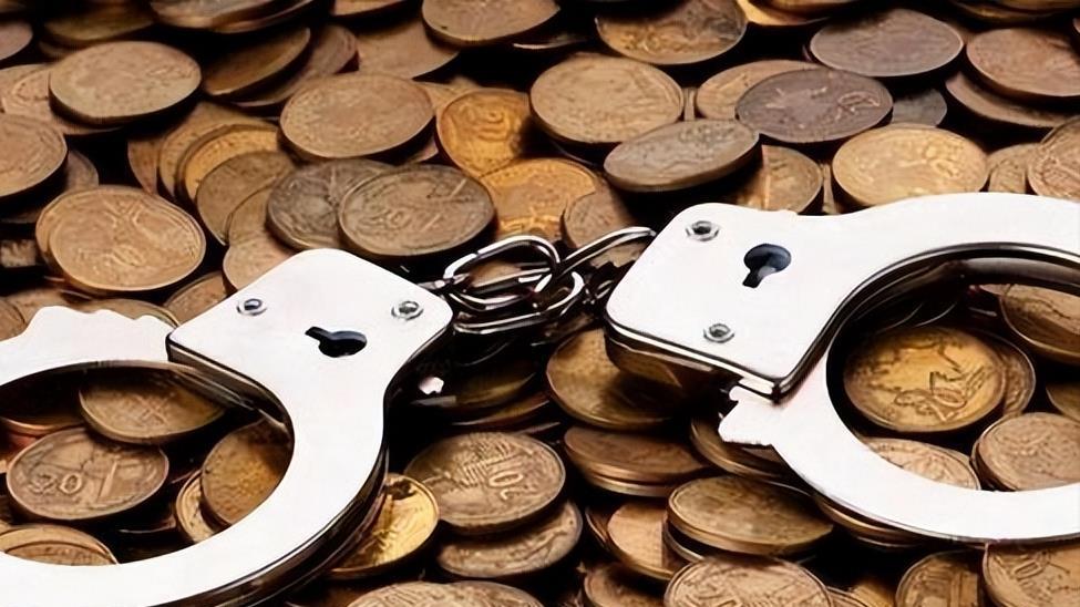 01年四川好色副市长落马，最小情妇仅16岁，被抓时叫嚣：你算老几！