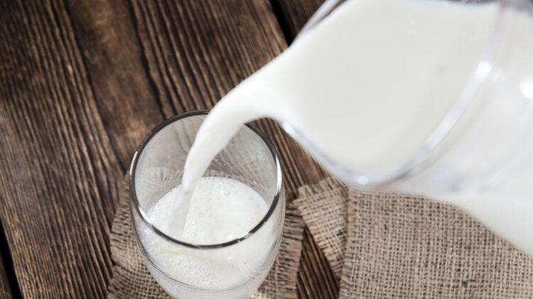 牛奶中全是防腐剂，有毒还致癌？3种“假牛奶”才真的要少喝