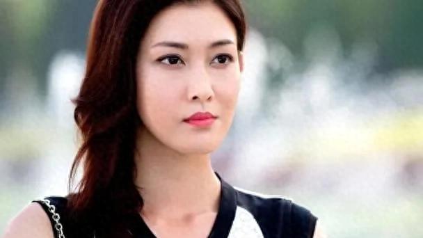 从柔弱主妇逆袭事业女王，回看狗血剧集，见证品如的华丽转变