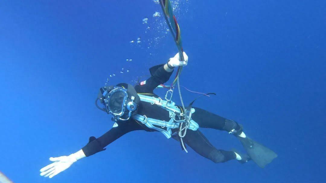 揭秘澳军潜水员声呐震伤：真相与舆论之间，我们毫不手软