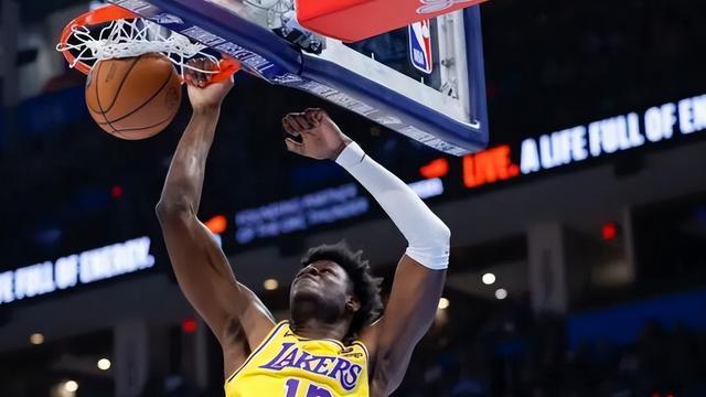 湖人挖勇士冠军功臣？美媒2米35长臂男3套交易出炉，科温顿也上线