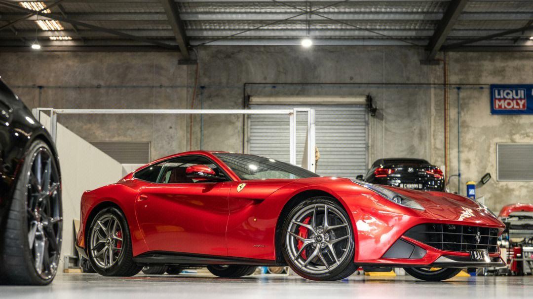 F12berlinetta：法拉利传奇跑车的卓越表现，全方位剖析优缺点与市场地位