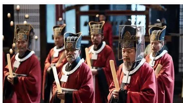 包拯的开封府尹和六部尚书谁大？