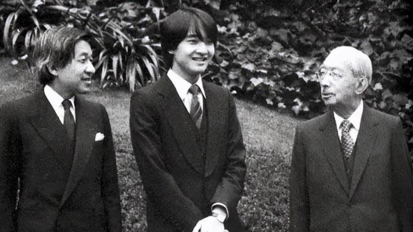 他是日本天皇，二战首犯之一，不仅没有接受审判，还活到了89岁