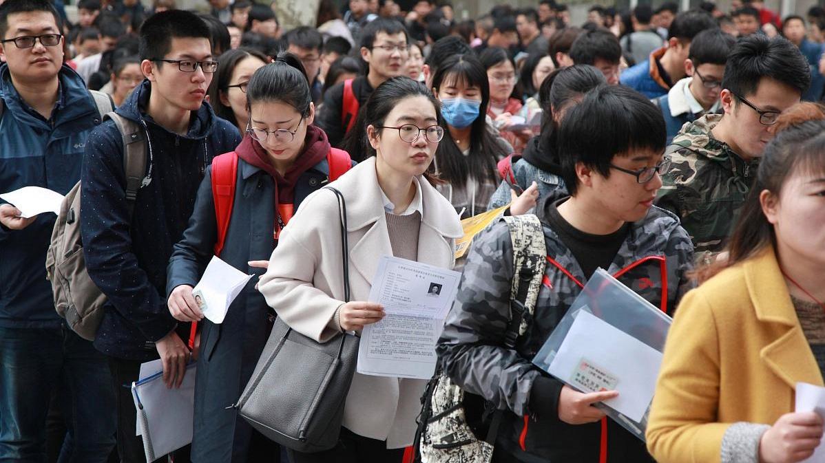 本科生和研究生相比，在考公务员方面，前后有哪些区别