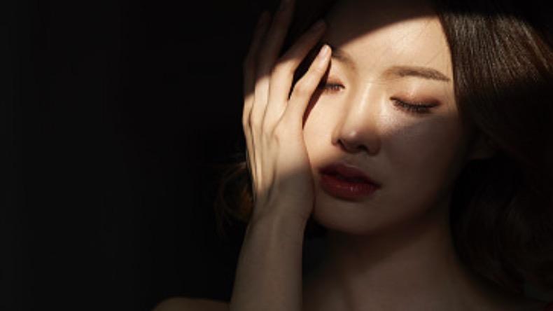 怀孕后，他的白月光回来了，他指使我换上女仆装，给他的白月光擦屎