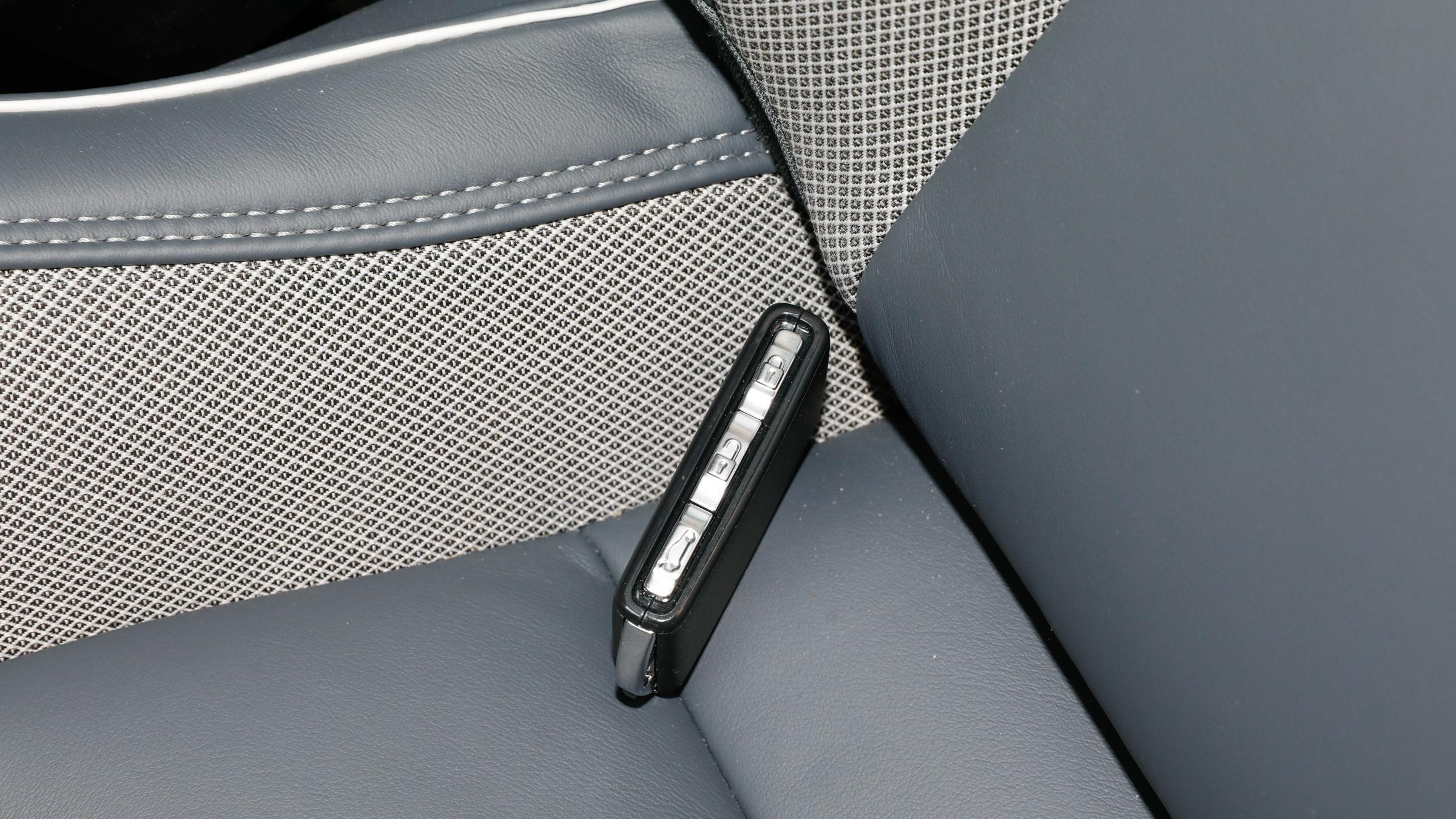 沃尔沃XC60：配48V混动+双外观，部分车型可选装空气悬架！