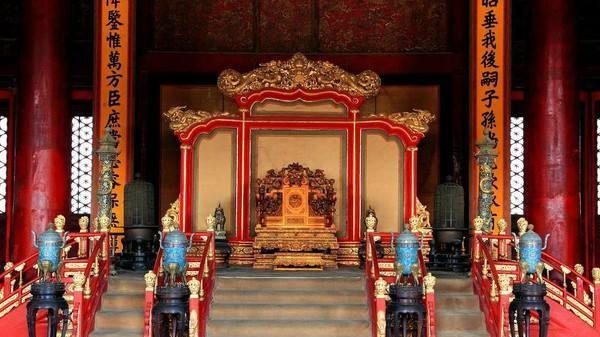 权力机构对比：内阁、军机处、南书房在皇权专制下的异同分析