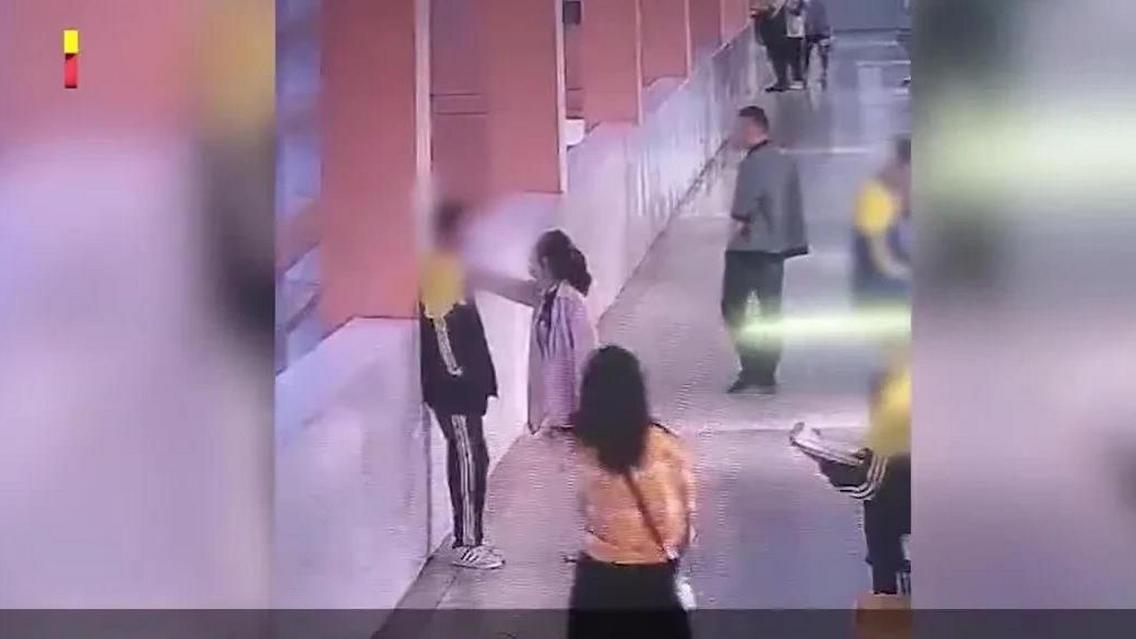 人间悲剧不过如此！14岁男孩被妈妈打后选择跳楼，妈妈自责离世