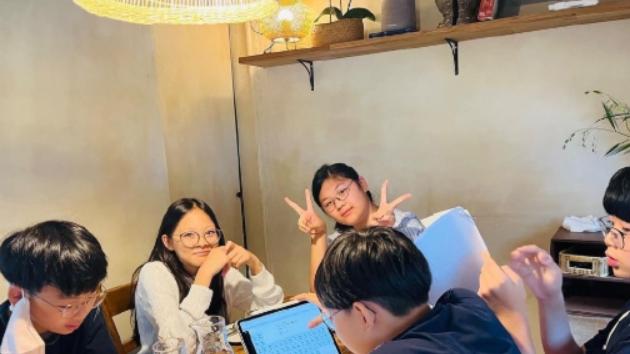 超人回来了家庭重聚 大韩民国万岁腿长惊人 小爱智蕴颜值不如以前