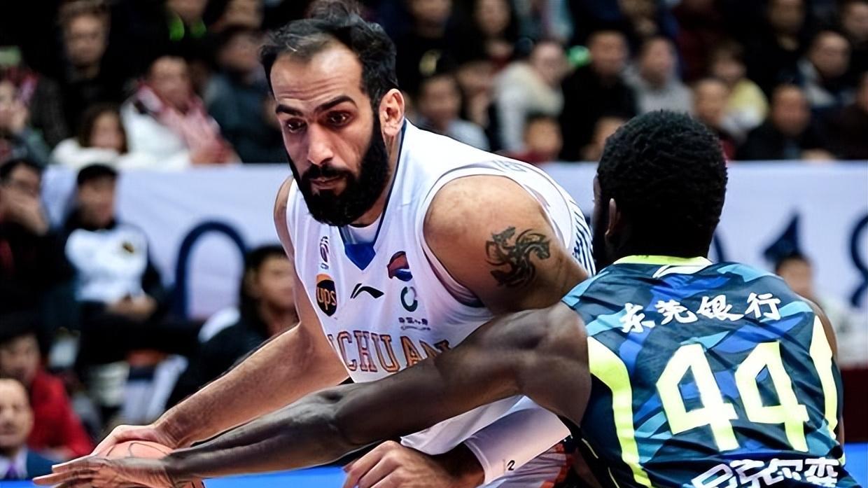 易建联的一生之敌-哈马德·哈达迪的恩怨情仇，跟腱断裂告别赛场