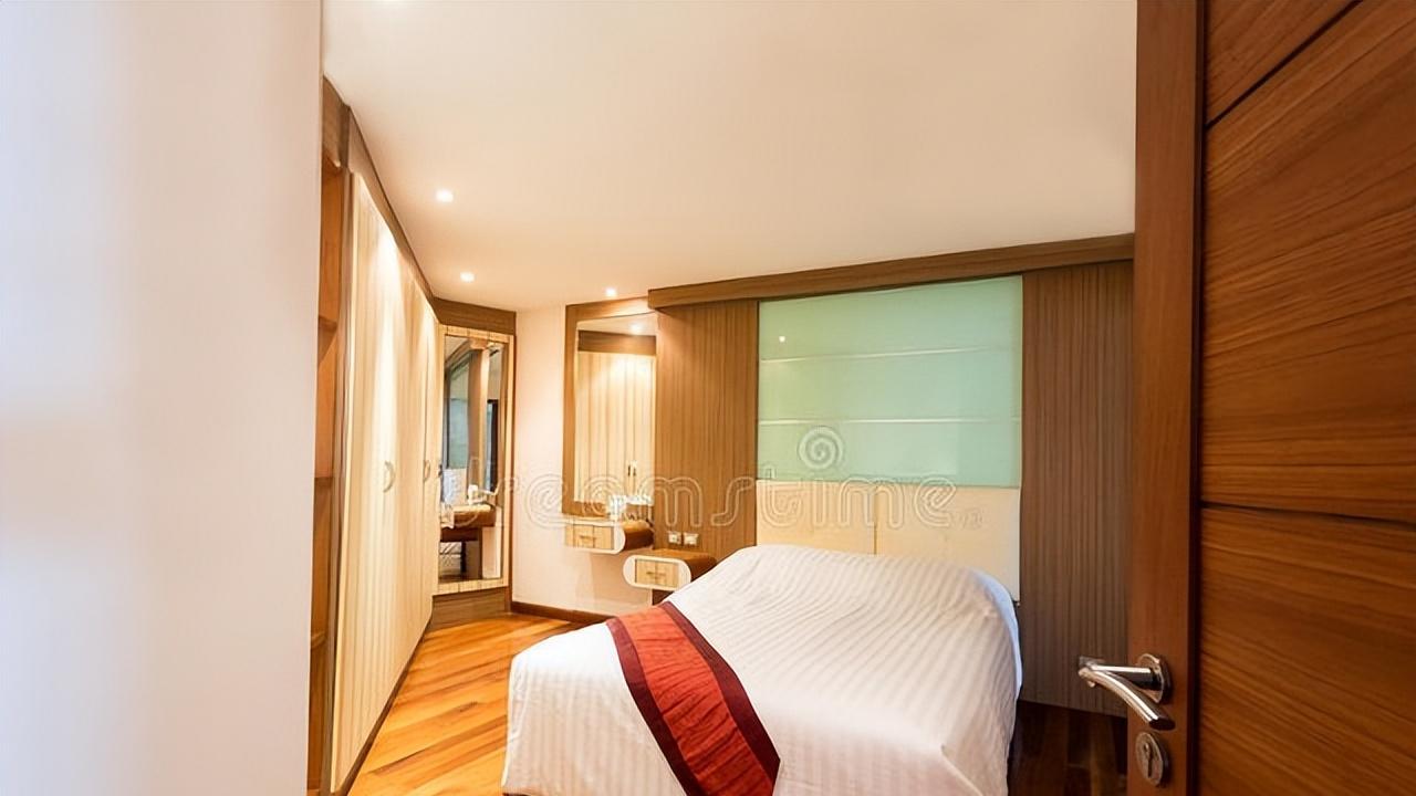 更年期|晚上睡觉时，关上门好还是敞开门好？不是迷信，是真实经验