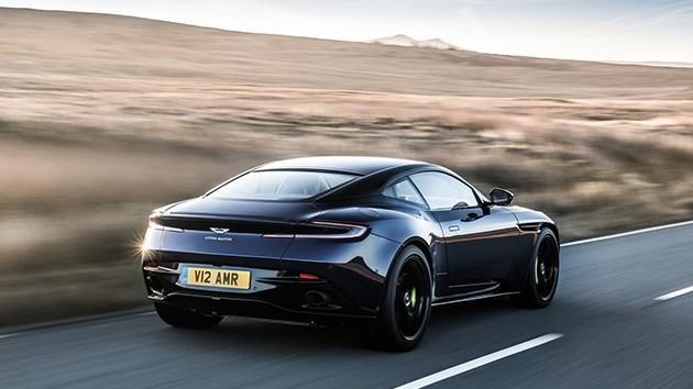 盛世璀璨，阿斯顿马丁DB11 AMR的激情驾驶：升华与超越
