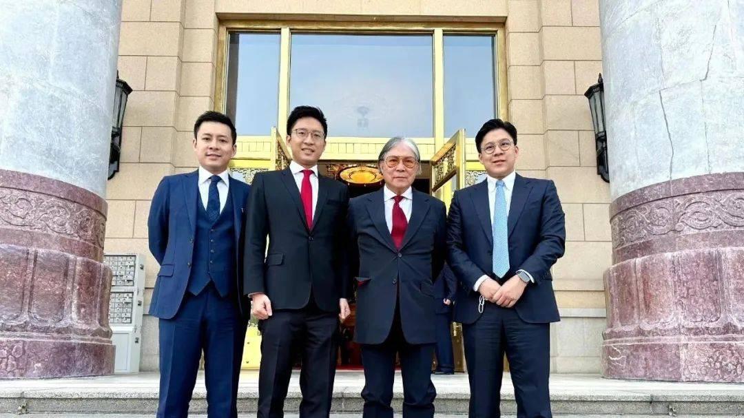霍英东家族的一张大合照，就照清了霍家内部暗流涌动的真实关系