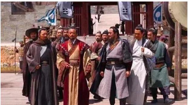 宋江日夜盼望招安，寒了武松的心，那么林冲的态度到底如何？