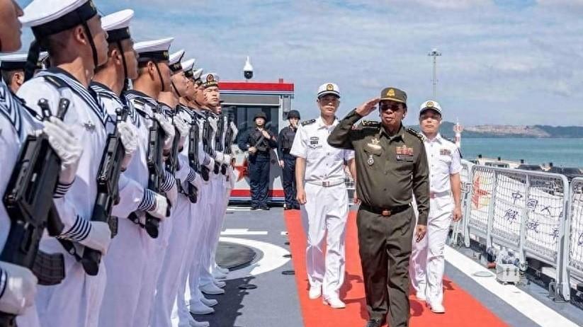 解放军完成南海布局，菲律宾一旦被教训，东盟不会有人帮他出头