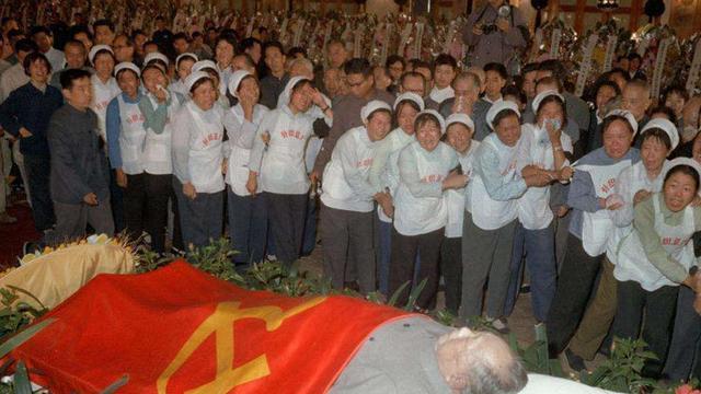 毛主席逝世对国际的影响：朝鲜停止一切娱乐和体育活动