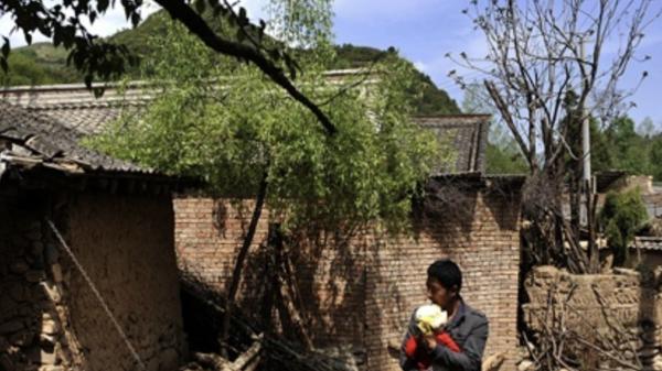 年轻人集资举办焰火表演，点燃了小村庄的文化, 激情和创新精神