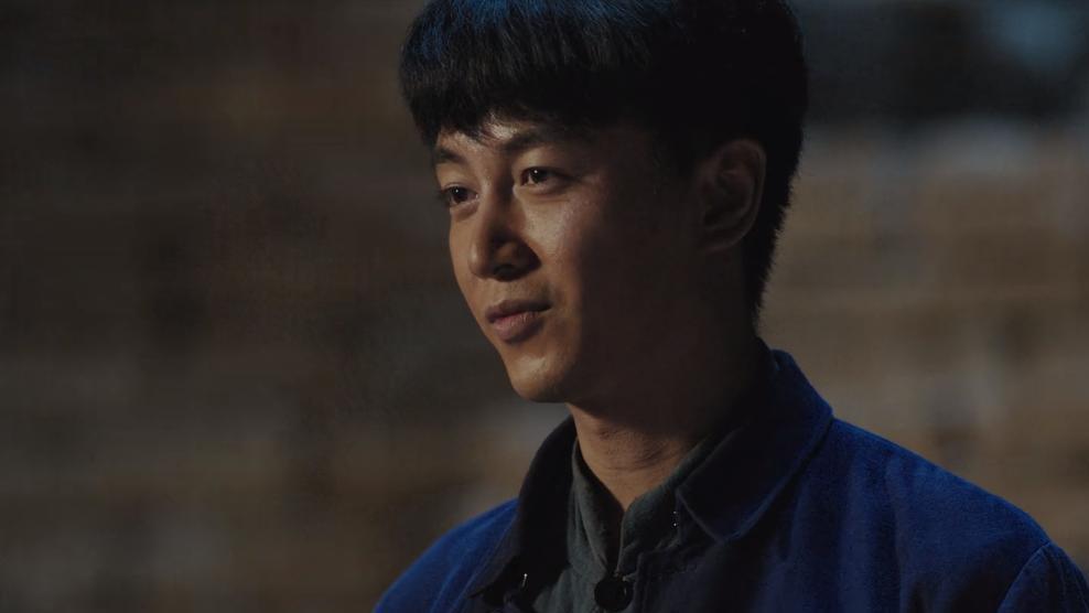 人生之路：吊着绳子也要上课的华小娟，打了资深20年老师的脸