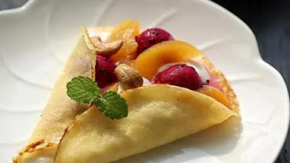 法国水果可丽饼，作为一道美味的传统法国甜点，口感和味道令人陶醉！