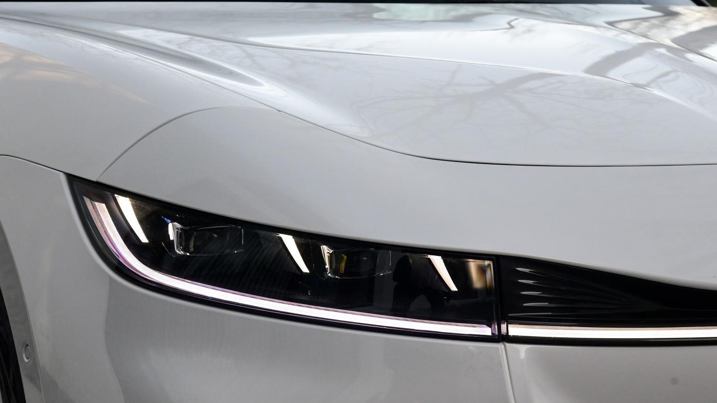 中国制造走向巅峰！续航目前纯电家轿第一，“一觉醒来”订单过万