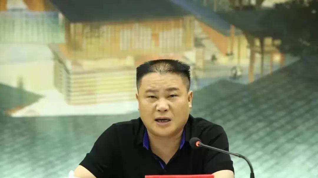 江西宜丰42岁的常务副县长主动投案，年纪轻轻令人感叹！