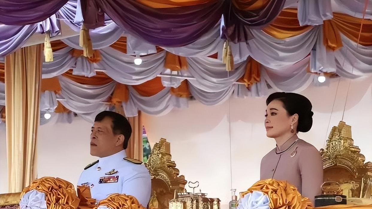 苏提达王后单人出席活动，掌握宫廷主导权，英国观礼太涨脸了