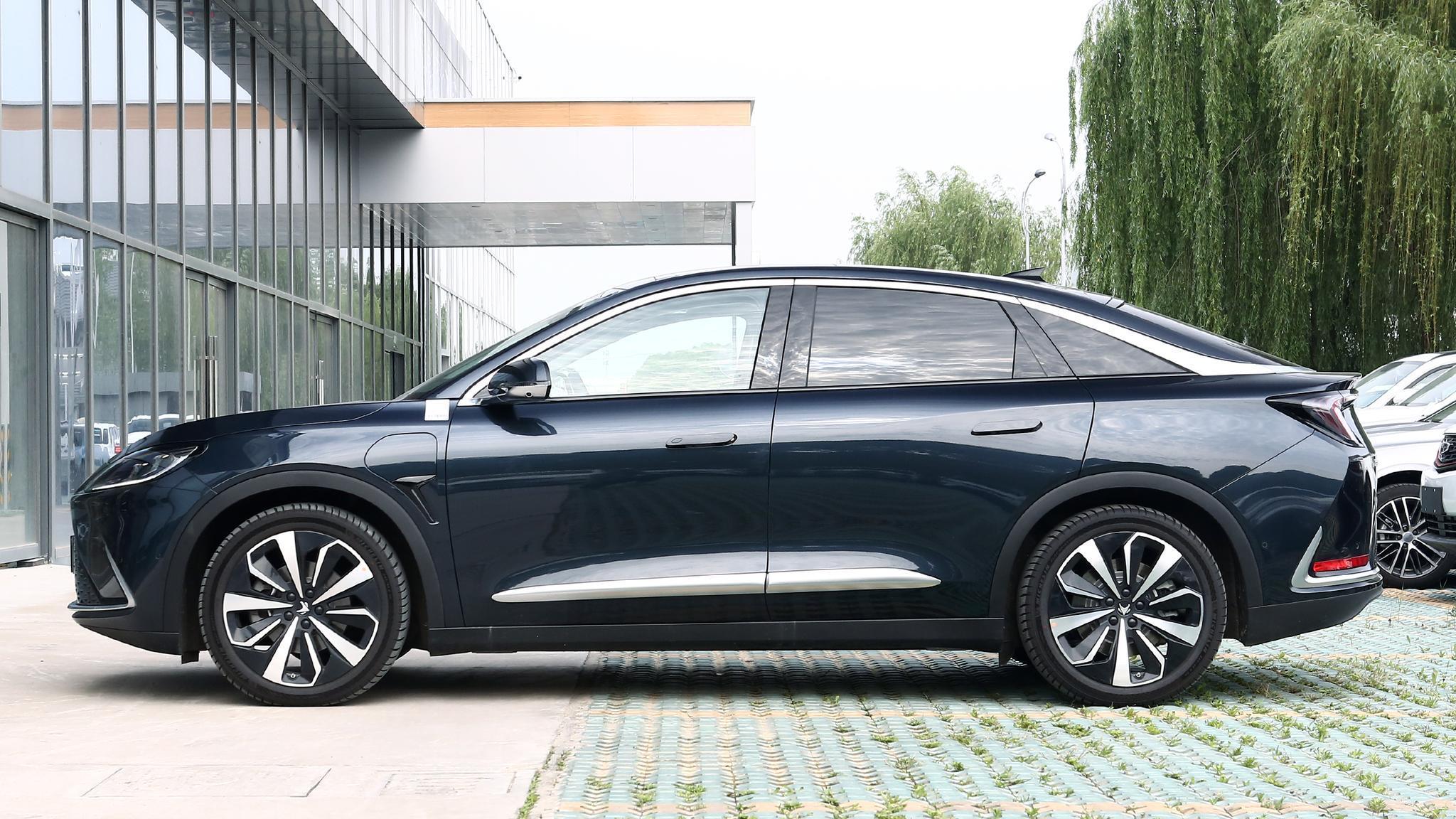 纯电动大空间，破百仅4.2s，可续航603km，体验极狐阿尔法S