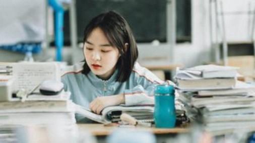 为了给堂哥捐肾我错过高考，被父亲赶出家门致死，重回高三，我要报复他们